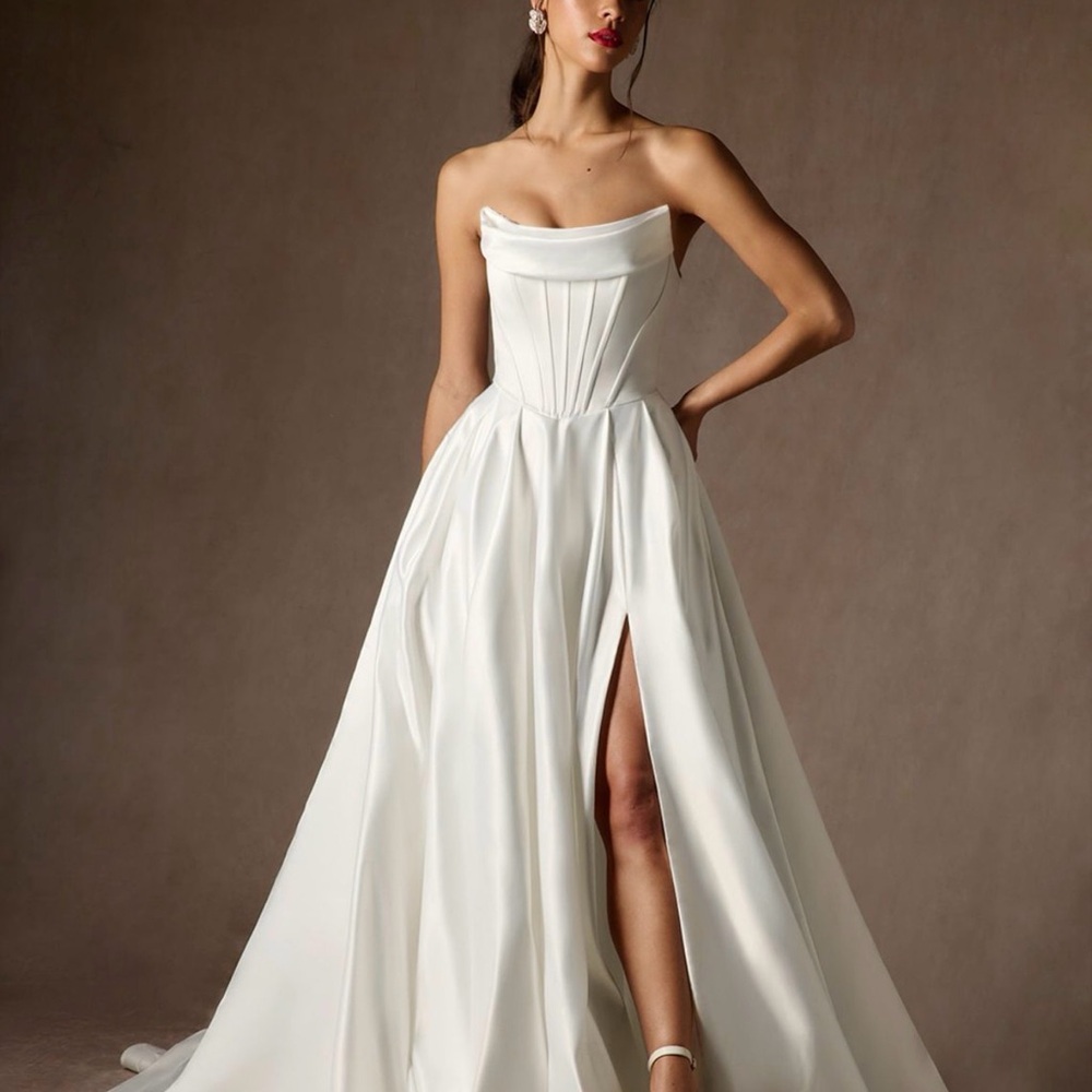 Azazie Katalina Ball Gown Strapless Wedding Dress NWT Size 14 - Picture 2 of 9